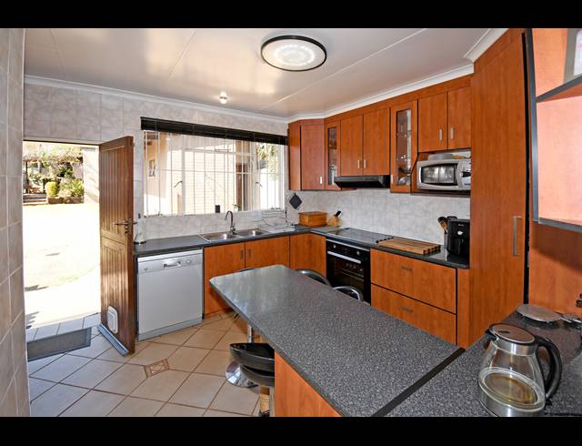 3 BEDROOM HOUSE FOR SALE IN KENSINGTON